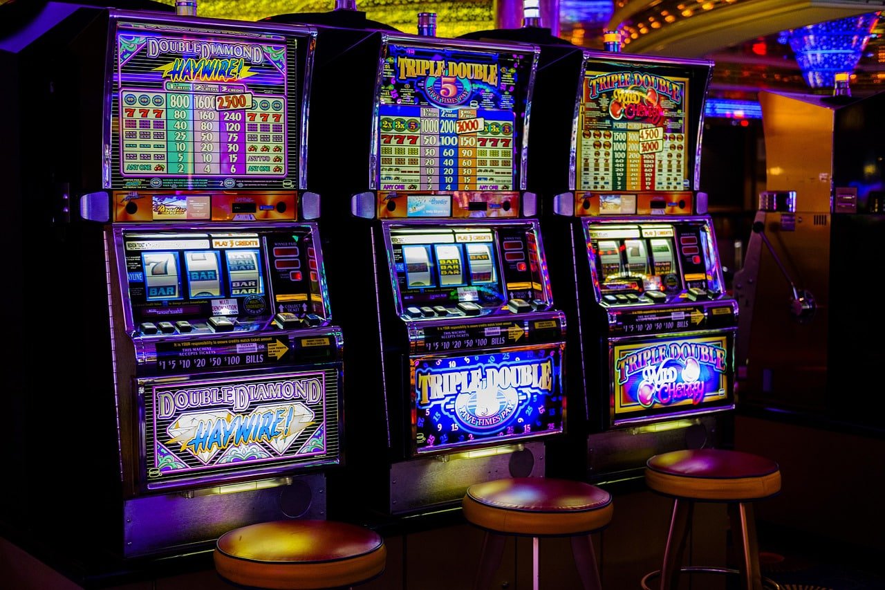 Filipino players enjoying sports and casino entertainment on no1jl mobile platform